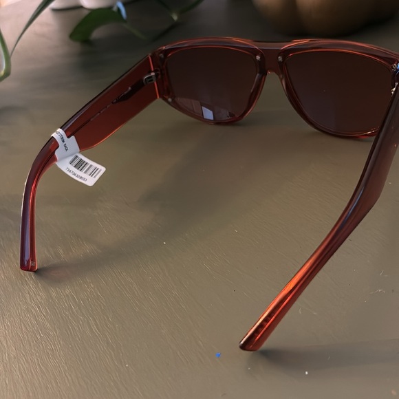 GIVENCHY EYEWEAR RED RETRO SUNGLASSES IN RED Men’s line but can be unisex - Picture 11 of 14